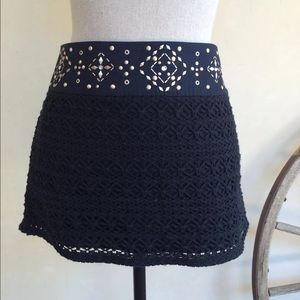 HOLLISTER Black Embellished Gold Studded Mini Skirt Woman’s 7 Super Cute NEW!!!